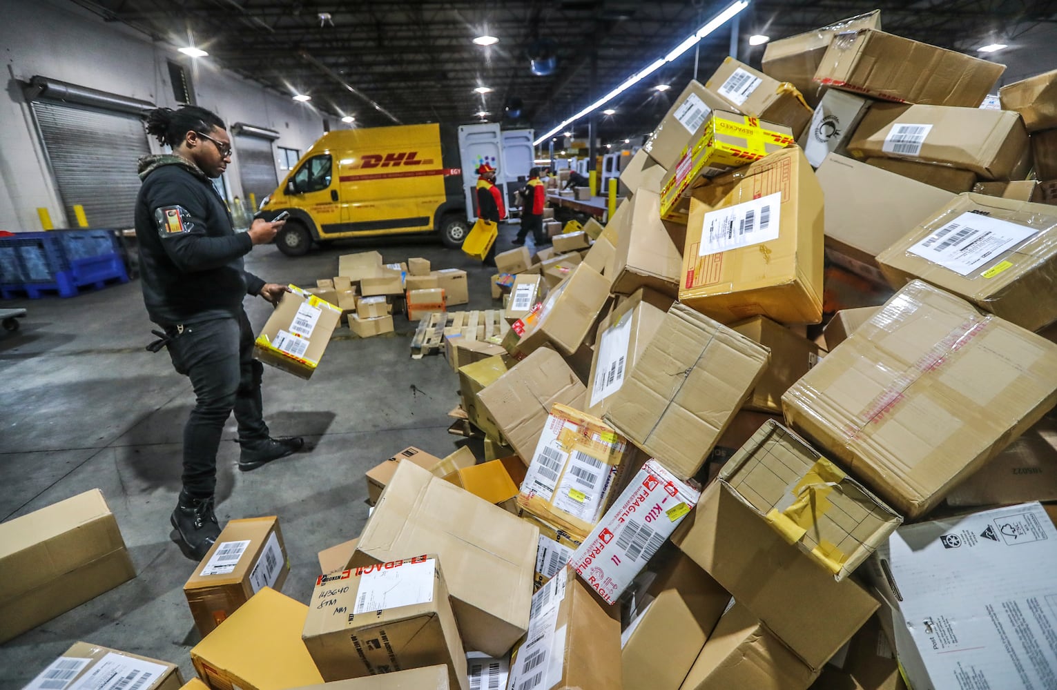 December 15, 2022 ATLANTA: Steve Mayers scans boxes to transport. (John Spink / John.Spink@ajc.com)

