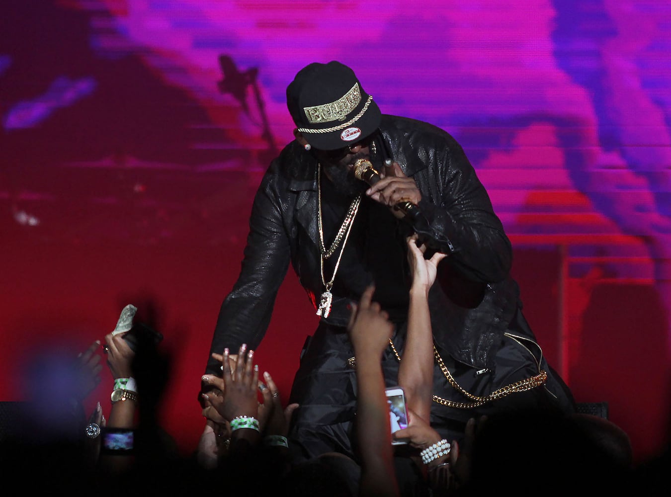 R. Kelly brings 'Buffet' tour to Philips Arena