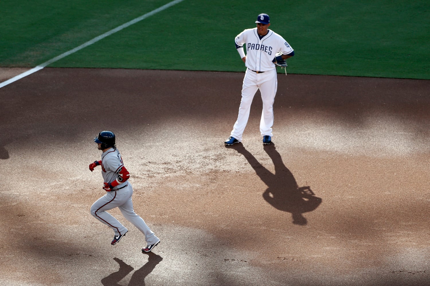 Photos: Braves outlast Padres in 10 innings