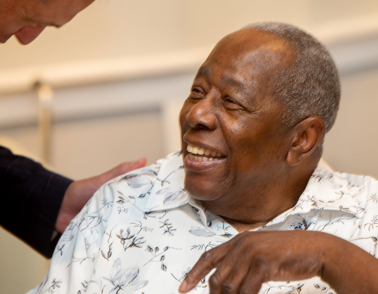 Photos: Hank Aaron shares wisdom, experiences with young athletes