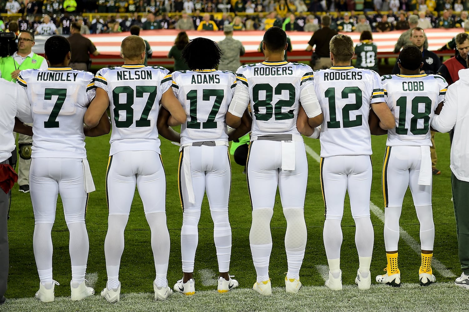 How  Packers, Bears handled national anthem