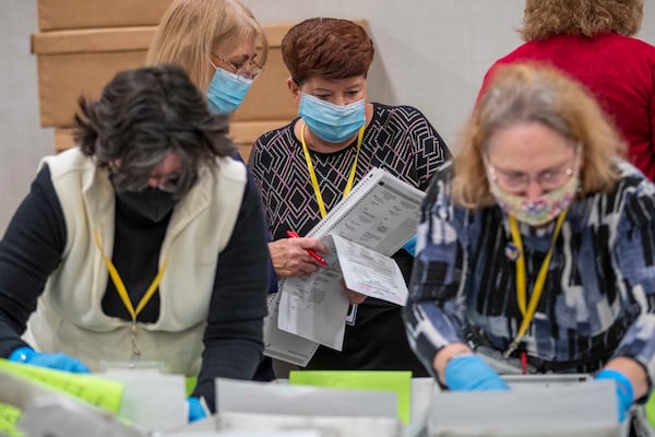 11/17/2020 Ñ  Marietta, Georgia Ñ Cobb County elections workers continue to count and sort ballots during a Cobb County  hand recount of Presidential votes at the Jim Miller Park Event Center  in Marietta, Tuesday, November 17, 2020.  (Alyssa Pointer / Alyssa.Pointer@ajc.com)