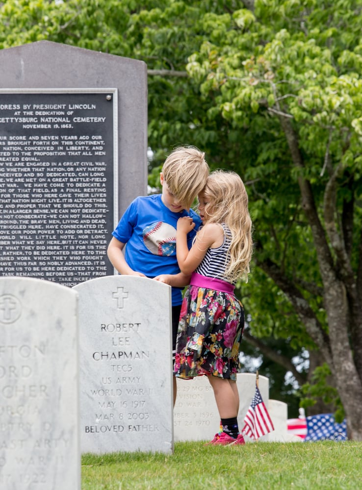 PHOTOS: Honoring war heroes on Memorial Day amid a pandemic