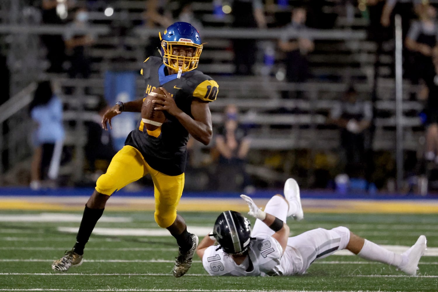 Chattahoochee quarterback Jaylen Smith (10) gets by Alpharetta linebacker Caleb Moran (16) for a run in the second half at Chattahoochee high school Friday, September 25, 2020 in Johns Creek, Ga.. Alpharetta won 21-7. JASON GETZ FOR THE ATLANTA JOURNAL-CONSTITUTION