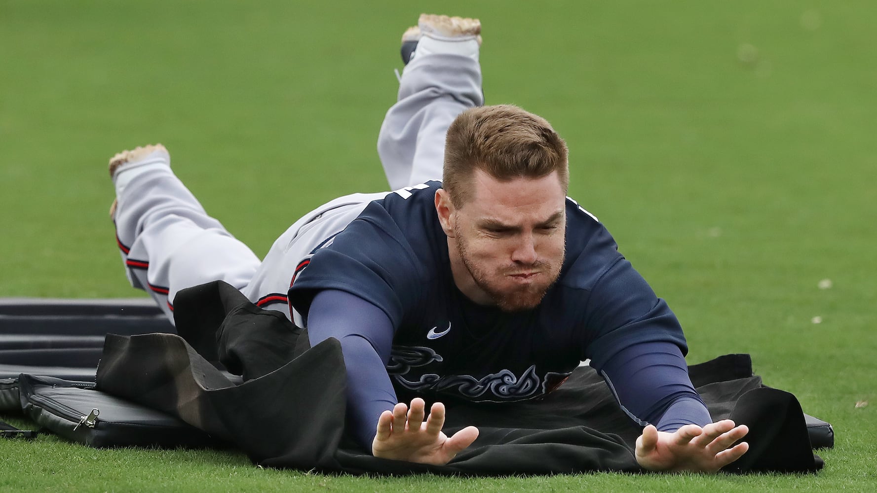 Photos: Temps dip as Braves continue workouts in spring training