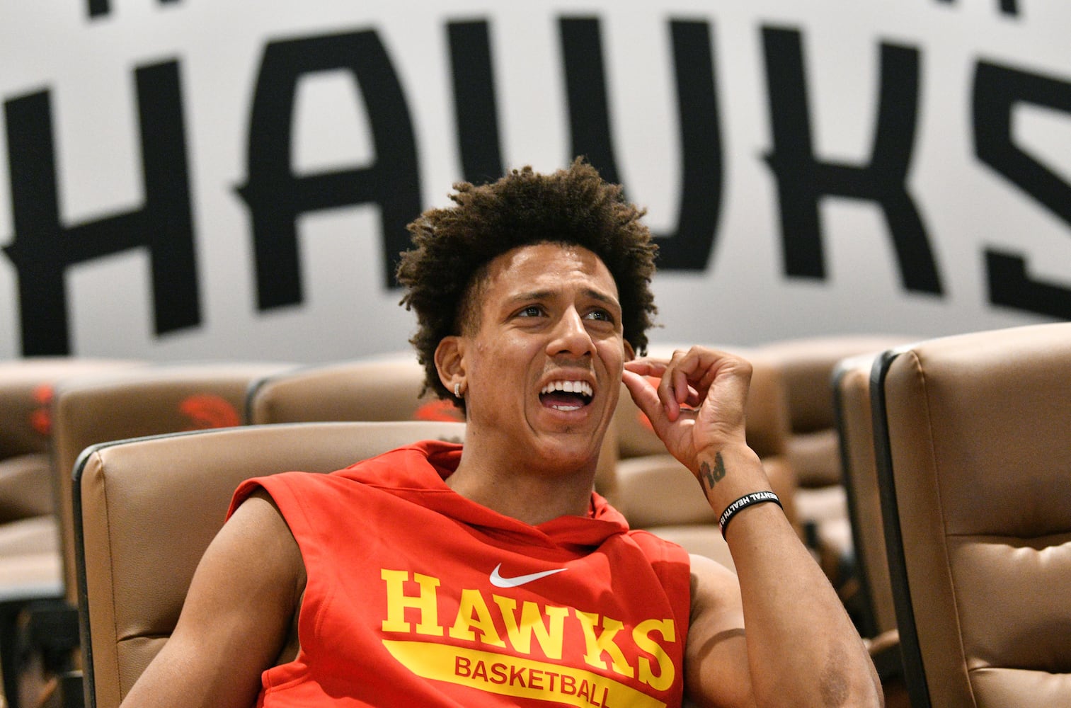 Lauren Williams watches Hawks preseason game With Jalen Johnson