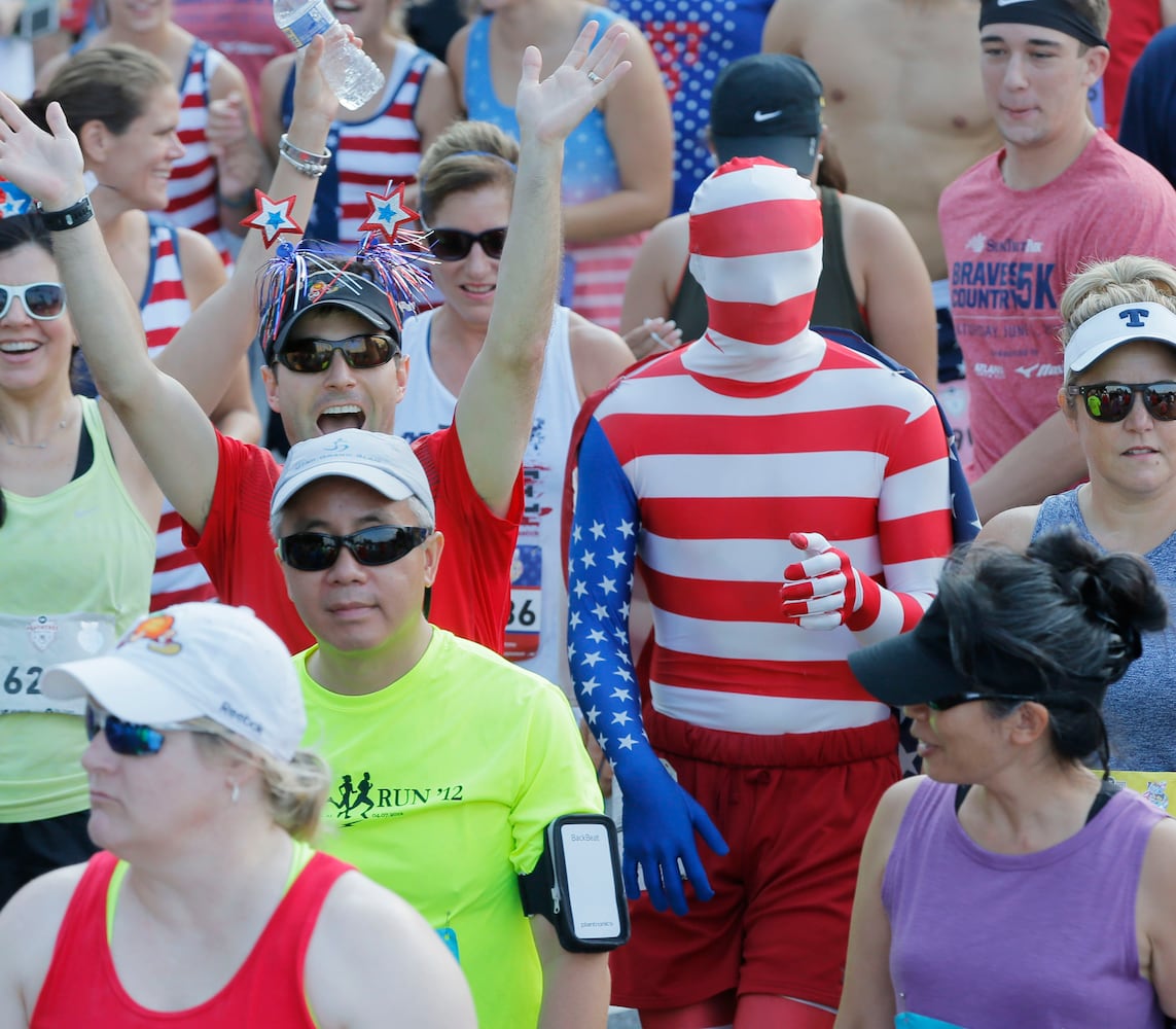 Runners show fashion flair during AJC Peachtree Road Race