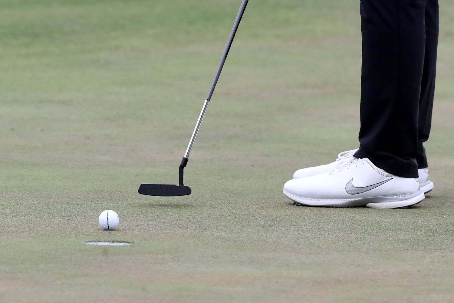 April 10, 2021, Augusta: Si Woo Kim putts on the second green during the third round of the Masters at Augusta National Golf Club on Saturday, April 10, 2021, in Augusta. Curtis Compton/ccompton@ajc.com