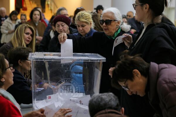 People cast their ballots in a Republican People's Party or (CHP) polling station during a symbolic election to show solidarity with Istanbul's Mayor Ekrem Imamoglu after he was arrested, in Istanbul, Turkey, Sunday, March 23, 2025. (AP Photo/Huseyin Aldemir)