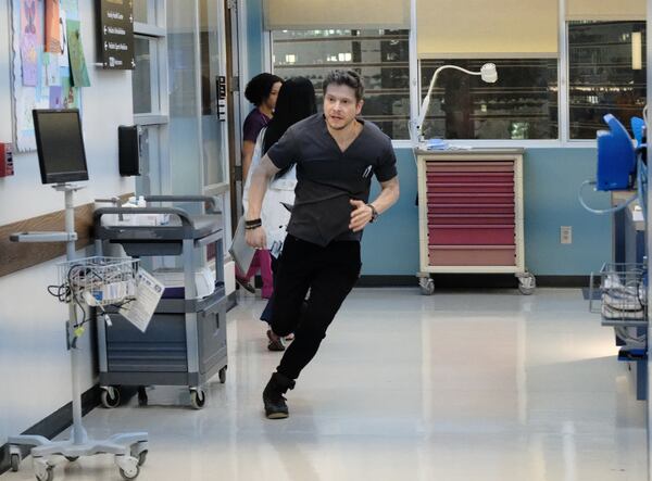 THE RESIDENT:  Matt Czuchry in the "The Germ" episode of THE RESIDENT airing Monday, Oct. 22 (8:00-9:00 PM ET/PT) on FOX. ©2018 Fox Broadcasting Co. Cr: Guy D'AlemaFOX.