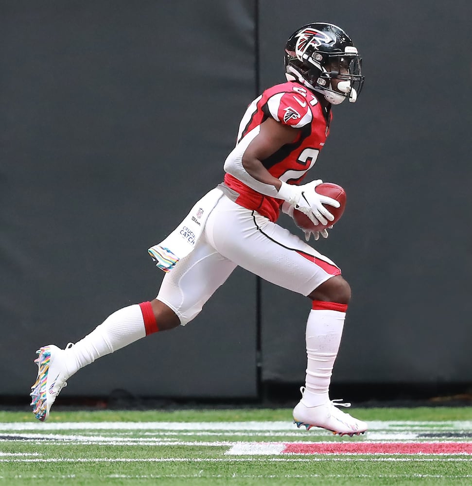 Photos: Falcons hold off Buccaneers for much-needed win