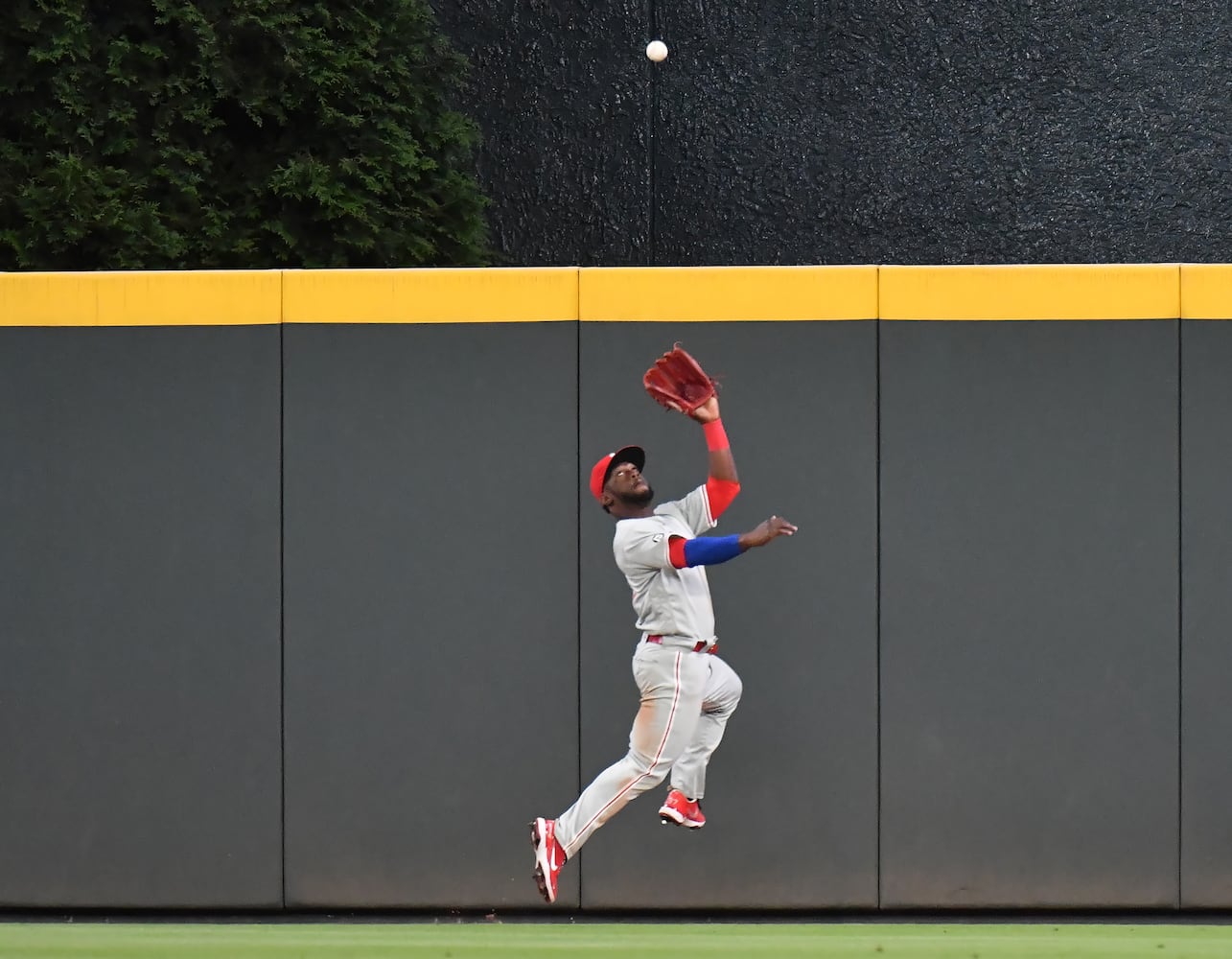 Braves-Phillies photo