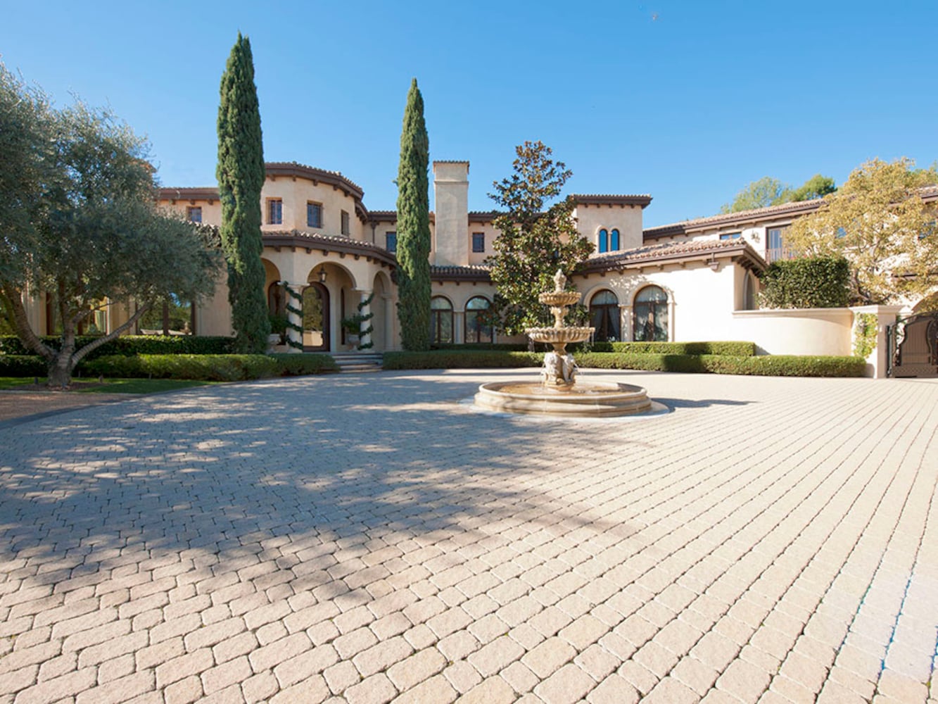 Beverly Park estate includes theater, outdoor kitchen, sports court