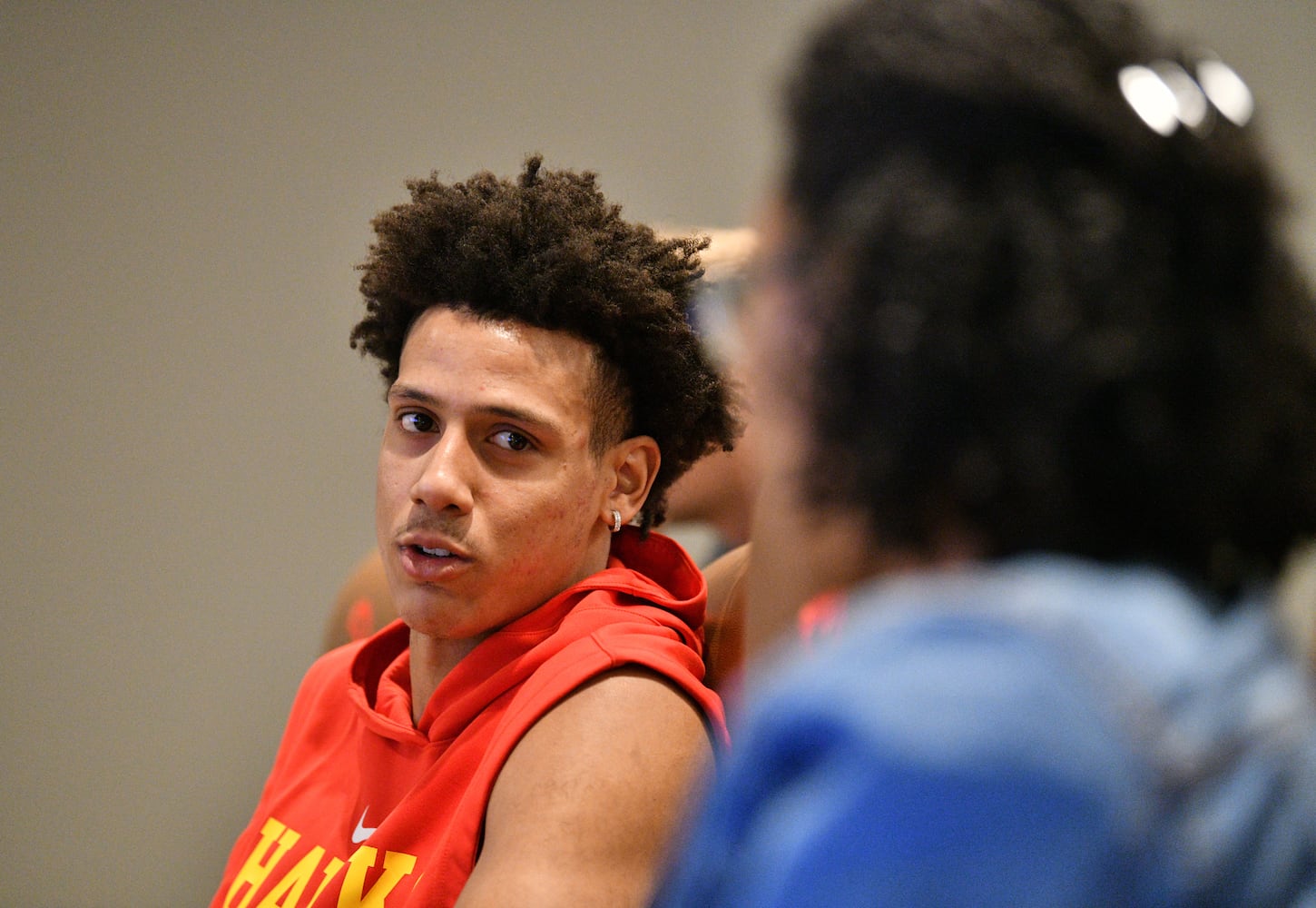 Lauren Williams watches Hawks preseason game With Jalen Johnson