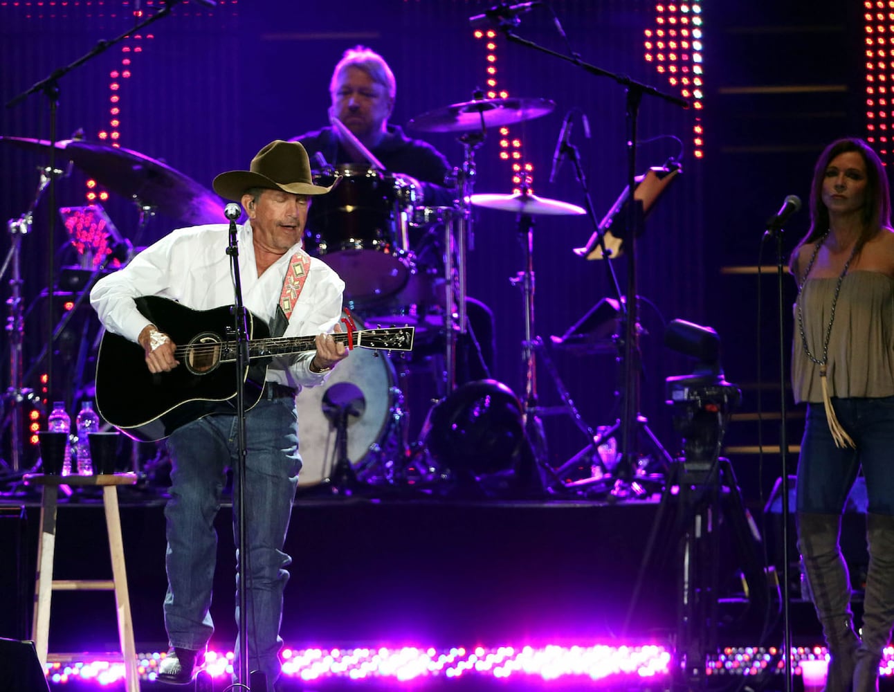 PHOTOS: George Strait, Chris Stapleton deliver country hits at Mercedes-Benz Stadium