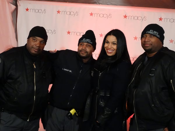 Jordin Sparks poses with some security guards. CREDIT: Rodney Ho/rho@ajc.com