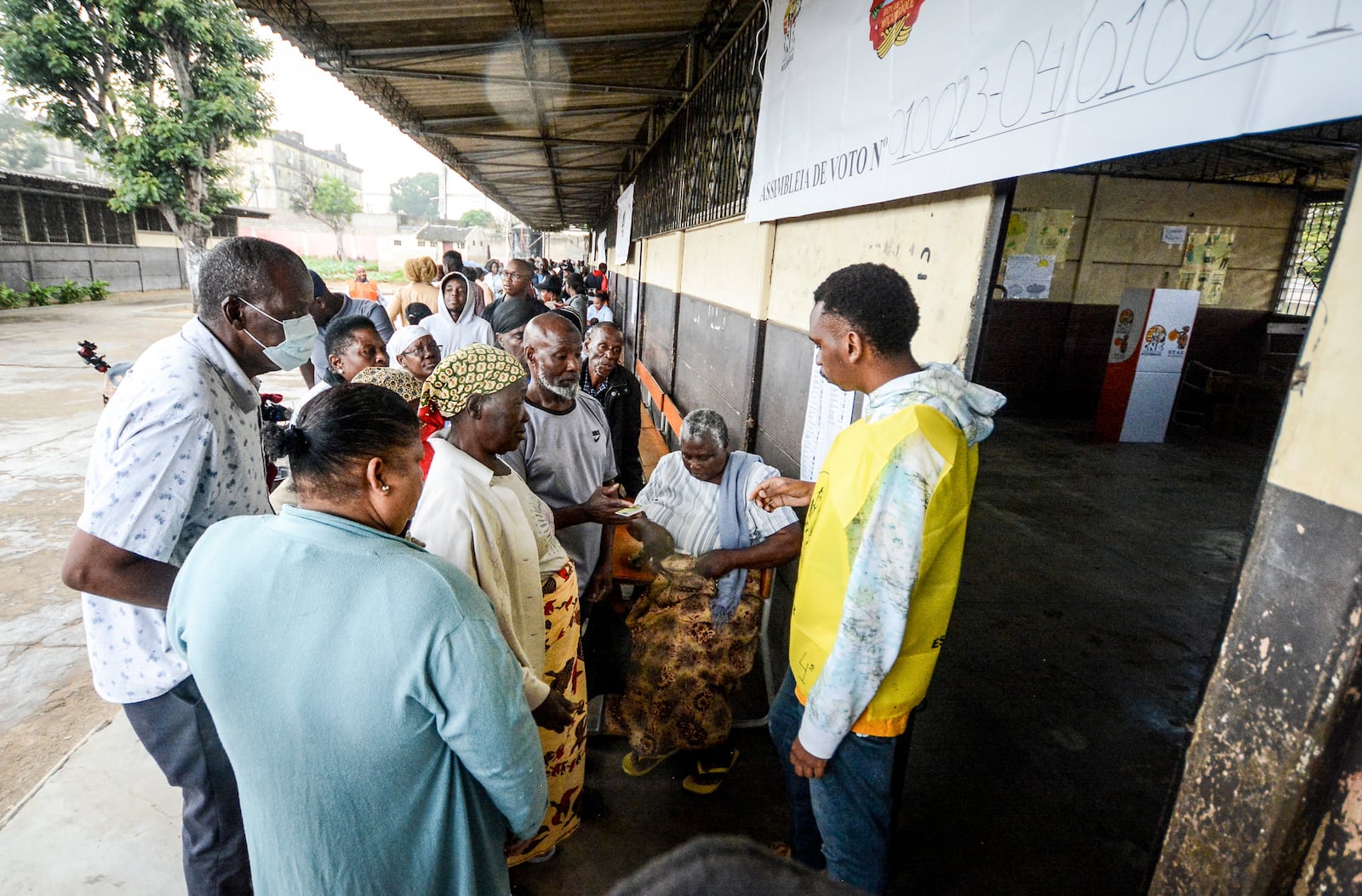 People queue to cast their votes during general elections in Maputo, Mozambique, Wednesday, Oct. 9, 2024. (AP Photo/Carlos Equeio)