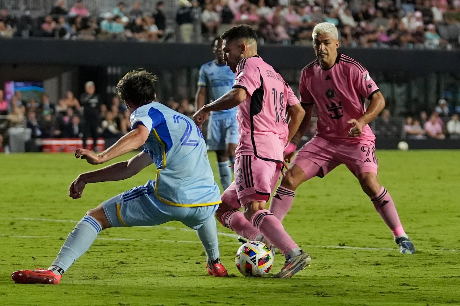 Atlanta United defender Noah Cobb (24) defends Inter Miami defender Jordi Alba (18) during the first half of match one of their MLS playoff opening round soccer match, Friday, Oct. 25, 2024, in Fort Lauderdale, Fla. (AP Photo/Lynne Sladky)