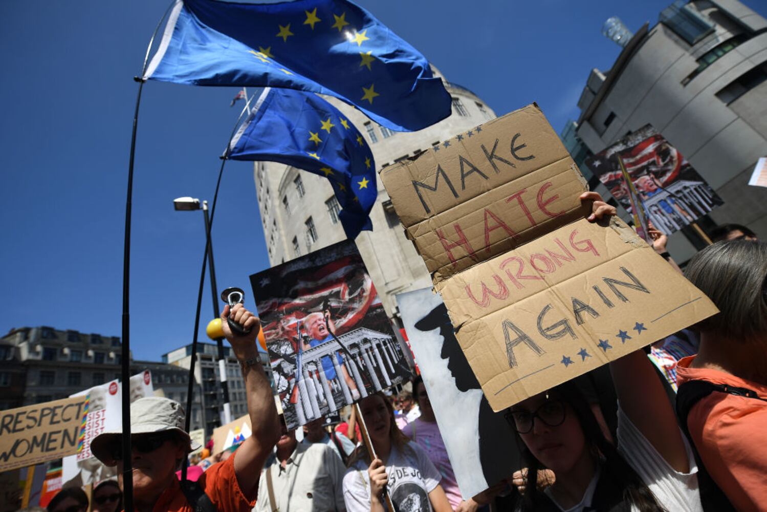 Photos: Protesters greet Trump during UK visit