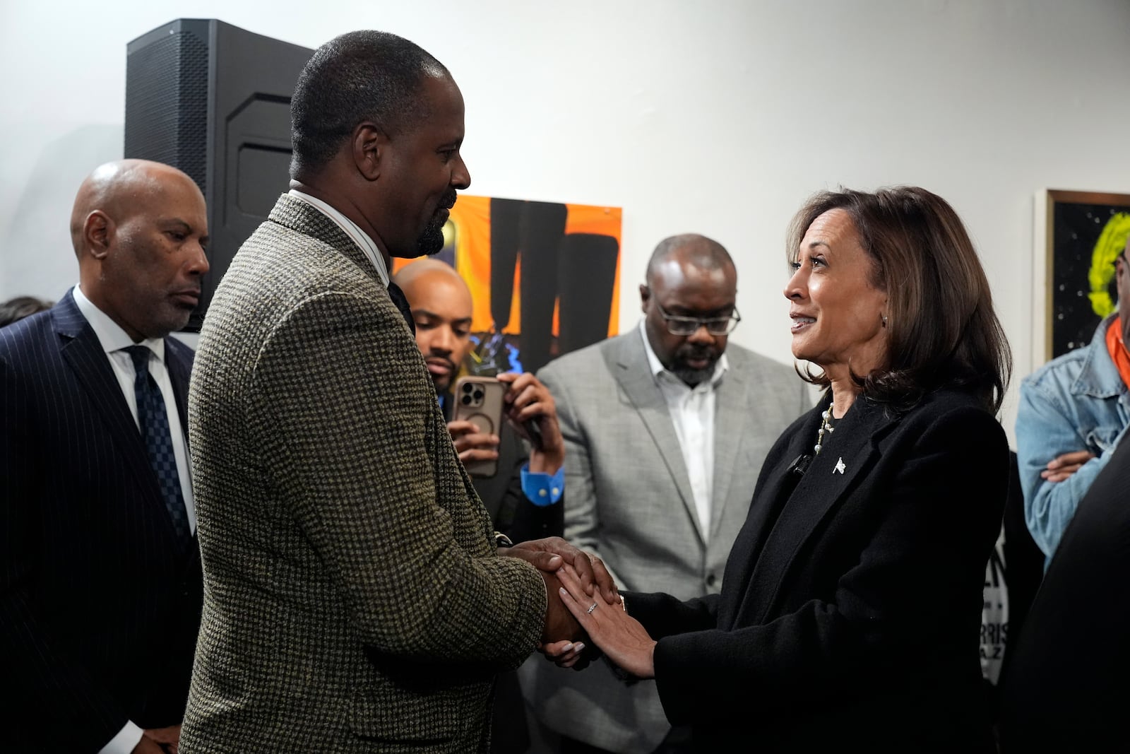 Democratic presidential nominee Vice President Kamala Harris visits Norwest Gallery of Art in Detroit, Tuesday, Oct. 15, 2024. (AP Photo/Jacquelyn Martin)