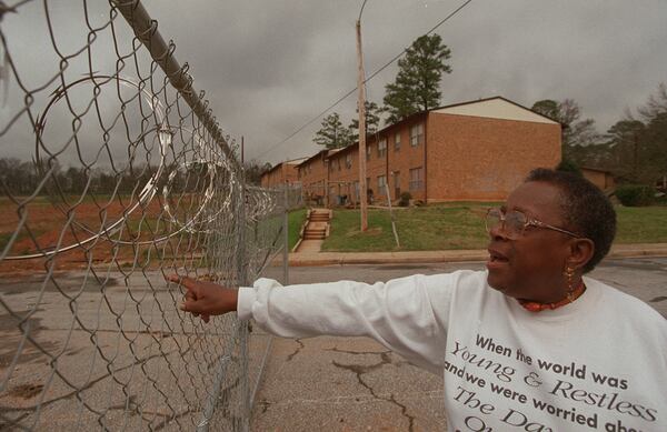 Eva Davis, then president of the East Lake Meadows Residents' Association, showed the areas where construction was planned. Some of the old units can be seen behind her. This photo was made Monday, Feb. 23, 1998 at the East Lake Meadows apartments.