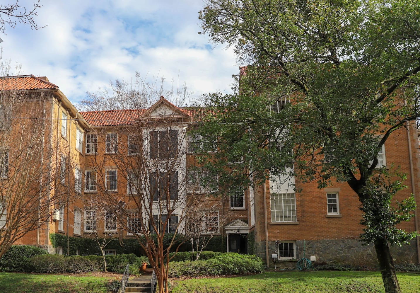 PHOTOS: Buckhead owner decorates her Colonial Revival condo with a geometrical twist