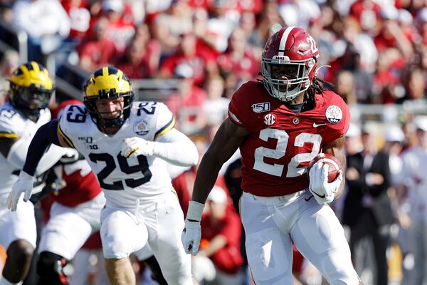 Najee Harris #22 of the Alabama Crimson Tide heads for the end zone. (Photo by Joe Robbins/Getty Images)