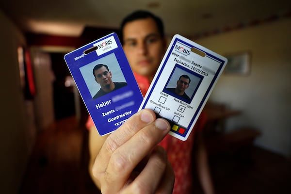 Heber Zapata sostiene sus tarjetas de identificación de cuando trabajaba en Hyundai Mobis. Domingo, 5 de junio, 2022. Miguel Martinez / miguel.martinezjimenez@ajc.com