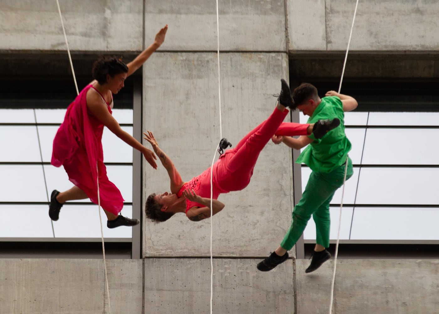 Bandaloop dancers