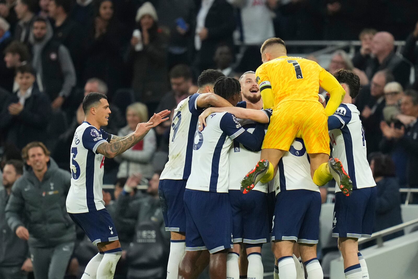 Tottenham's team players celebrate after James Maddison scored his side's fourth goal during the English Premier League soccer match between Tottenham Hotspur and Aston Villa at the Tottenham Hotspur Stadium in London, Sunday, Nov. 3, 2024. (AP Photo/Kirsty Wigglesworth)