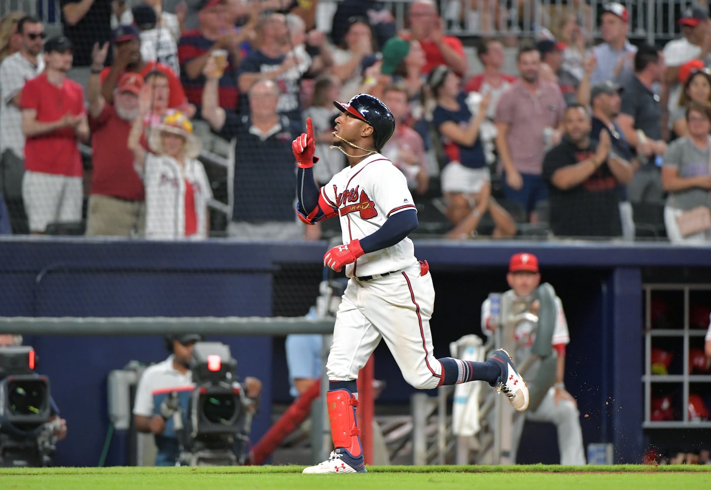 Photos: Braves rally, close in on NL East title