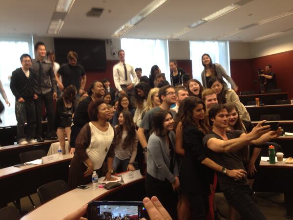 Ian Somerhalder does a selfie with the Emory business marketing class. CREDIT: Rodney Ho/rho@ajc.com