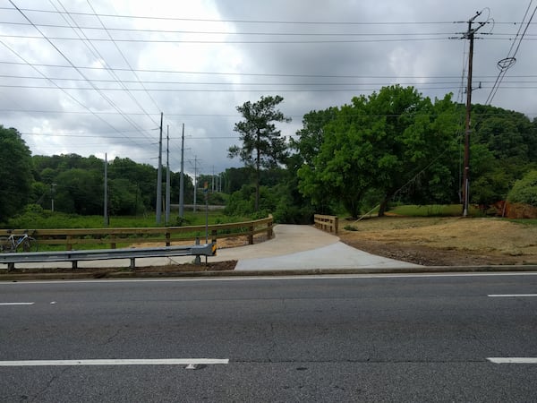 The new extension of South Peachtree Creek Trail connects to a crosswalk on North Druid Hills Road, and the residential areas to the north.