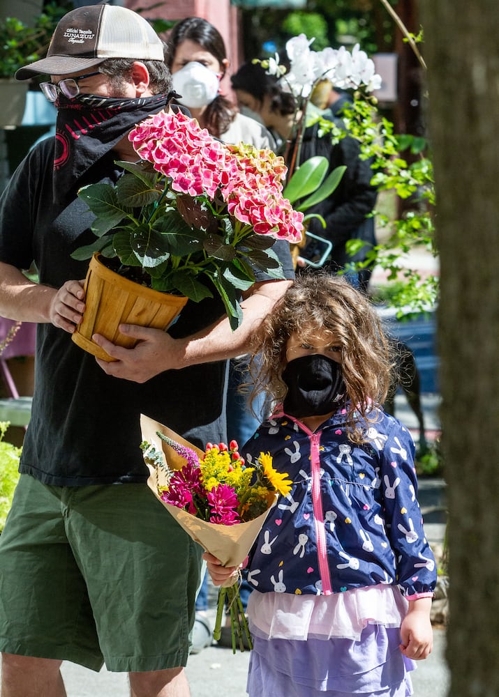 PHOTOS: Finding flowers for Mom during pandemic