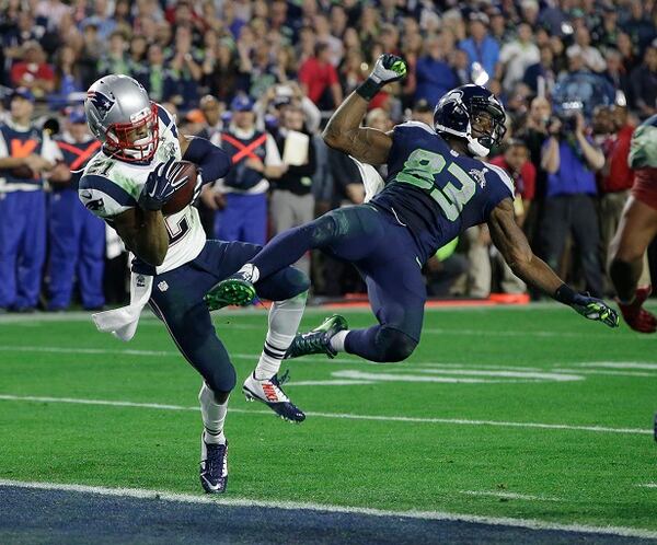 Malcolm Butler, safety de los Patriots de Nueva Inglaterra, intercepta un pase dirigido a Ricardo Lockette, de los Seahawks de Seattle, en la jugada clave del Super Bowl XLIX, el domingo 1 de febrero de 2015, en Glendale, Arizona (AP Foto/Kathy Willens) A pick play that became a pick. (Kathy Willens/AP photo)