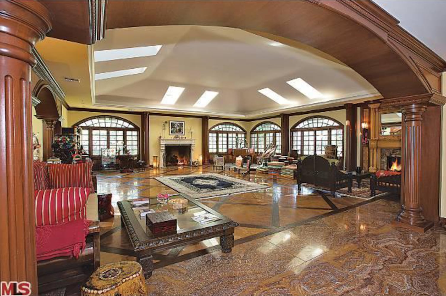 Home was previously owned by Tommy Chong, David Foster