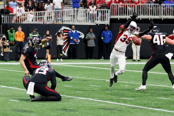 Falcons placekicker Younghoe Koo (7) kicks the winning field goal at the end of the court quarter against the Cardinals on Sunday, January 1, 2023, in Atlanta. The falcons defeated the Cardinals 20-19.
 Miguel Martinez / miguel.martinezjimenez@ajc.com