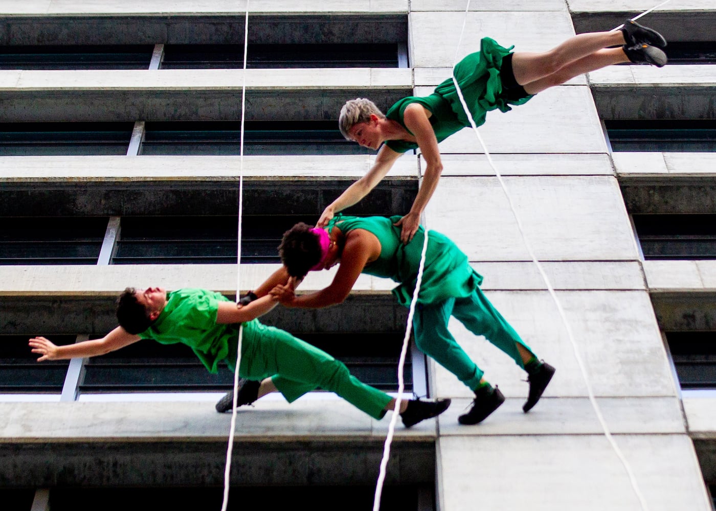 Bandaloop dancers