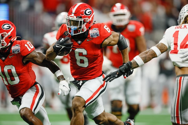 Georgia Bulldogs running back Kenny McIntosh (6) scores on a 25 yard pass during the first quarter of the College Football Playoff Semifinal between the Georgia Bulldogs and the Ohio State Buckeyes at the Chick-fil-A Peach Bowl In Atlanta on Saturday, Dec. 31, 2022. (Jason Getz / Jason.Getz@ajc.com)