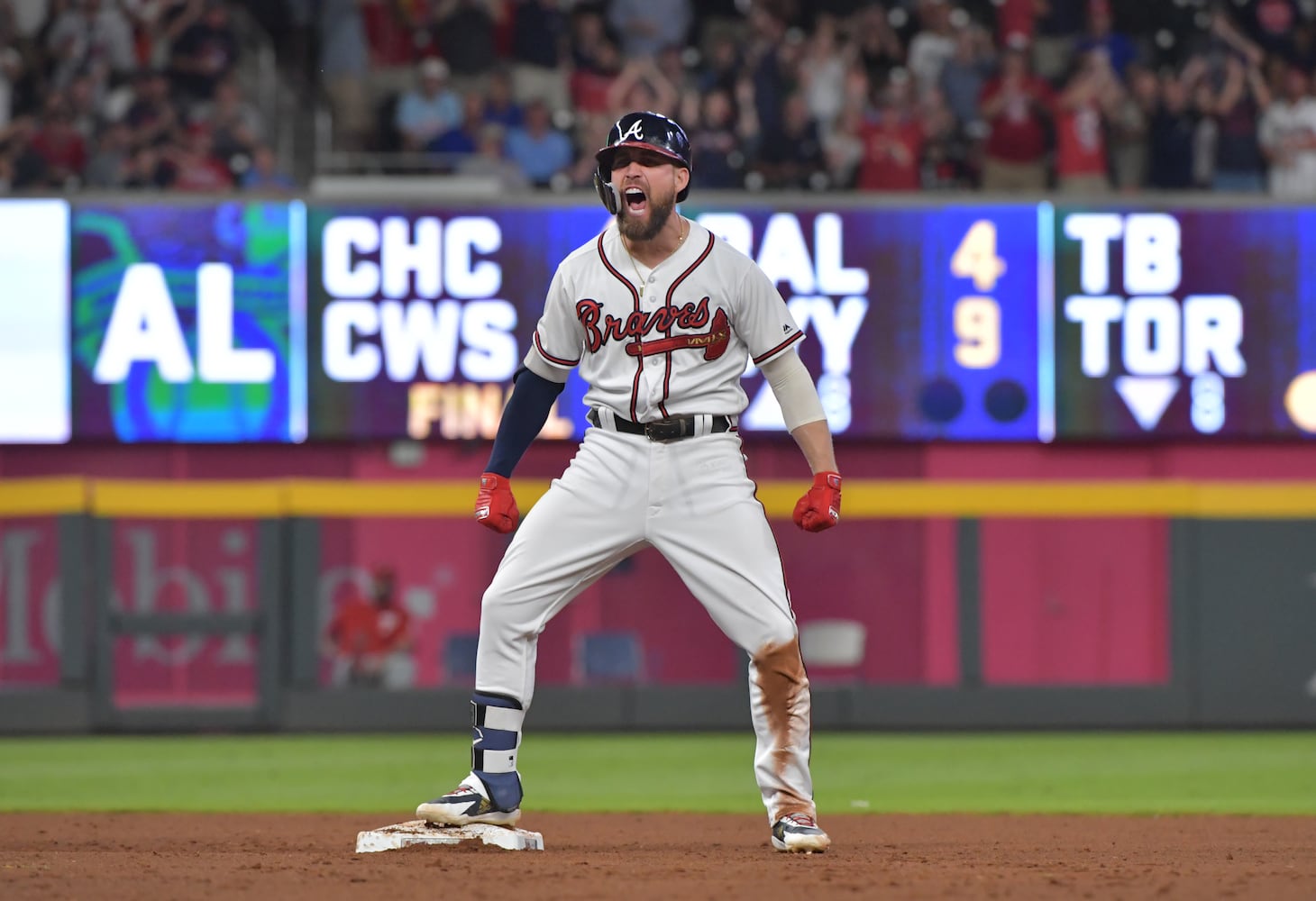 Photos: Braves rally, close in on NL East title