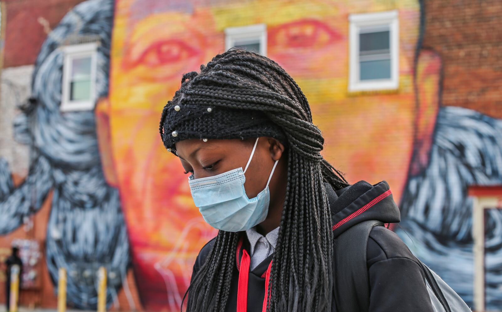 March 23, 2017 Atlanta : Wearing a mask for pollen, Jacara Jackson Ð 14 waited for her school bus to Inman Middle School on Thursday, March 23, 2017 in the 400 block of Edgewood Avenue in Atlanta near ÒThe Sunrise of EdgewoodÓ mural. The good news is pollen is down fromÊÒextremely highÓ ranges to high. The pollen count was 1,948 particles of pollen per cubic meter of air Wednesday, according to Atlanta Allergy and Asthma. It dropped to 644 Thursday.Ê The count this time last year was 2,402, and last yearÕs season high was 4,107. Channel 2 Action News meteorologist Katie Walls forecast Friday to have Sun and clouds with a high temperature of 60. JOHN SPINK /JSPINK@AJC.COM