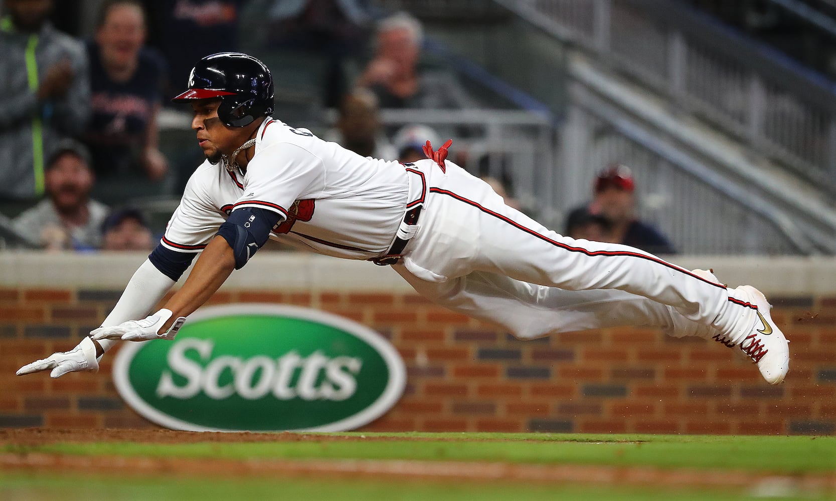 Photos: Braves rally to beat the Chicago Cubs