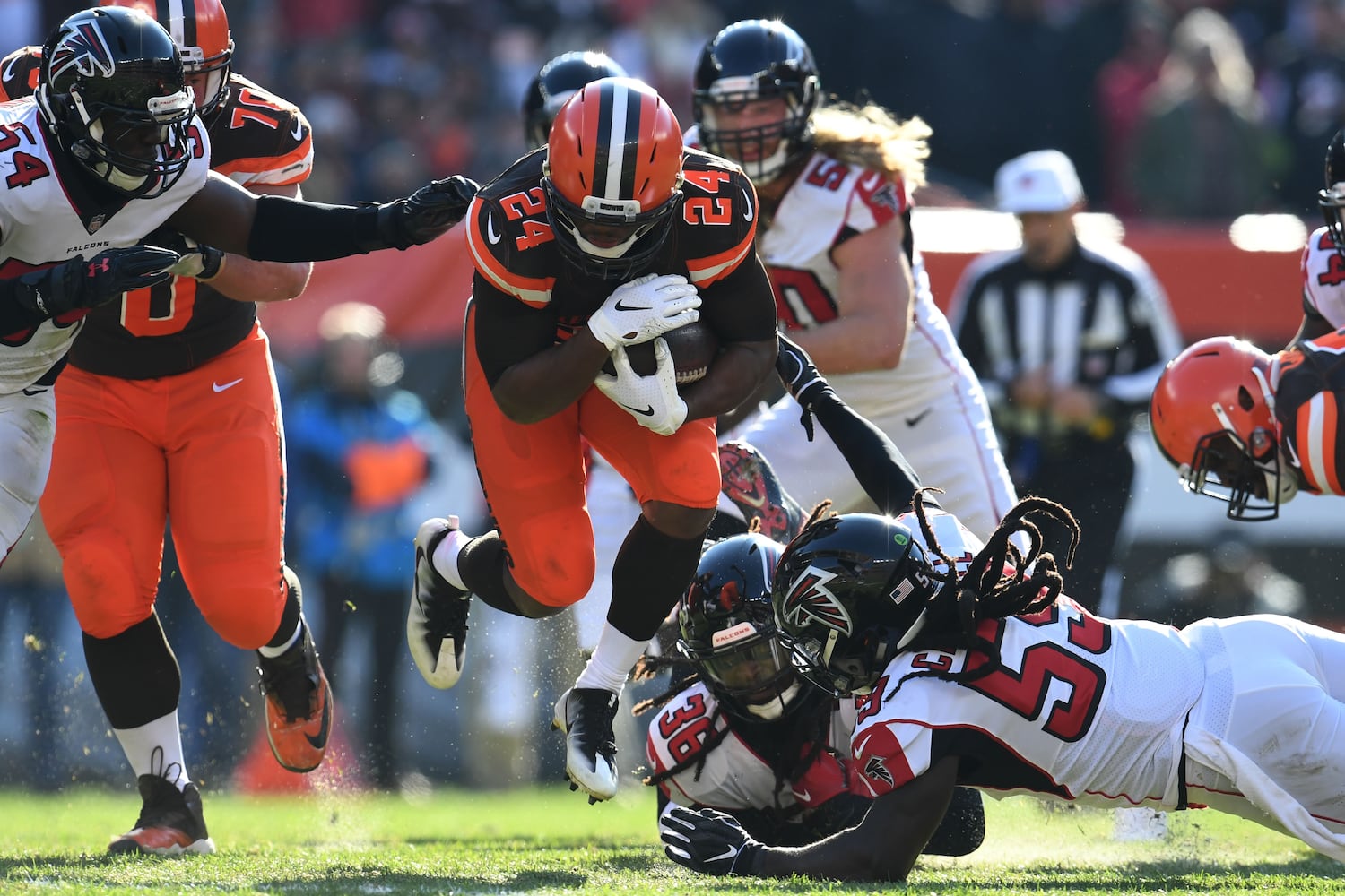 Photos: Falcons look for fourth straight win