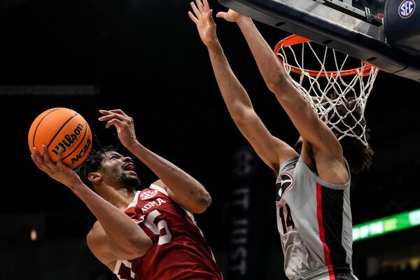 Oklahoma guard Duke Miles (15) shoots against Georgia forward Asa Newell (14) during the second half of an NCAA college basketball game at the Southeastern Conference tournament, Wednesday, March 12, 2025, in Nashville, Tenn. (AP Photo/George Walker IV)