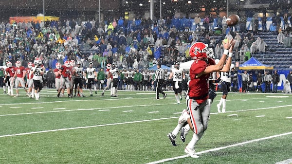 Allatoona receiver Asante Das (1) makes a touchdown catch in the first half of the Class AAAAAA championship game Friday, Dec. 13, 2019, at Georgia State Stadium in Atlanta.