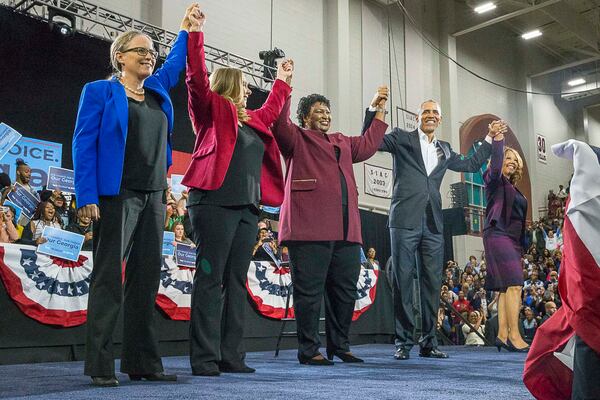 Former President Barack Obama (second from right) links hands with gubernatorial candidate Stacey Abrams (center) and other Democratic candidates.  (ALYSSA POINTER/ALYSSA.POINTER@AJC.COM)