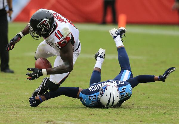 102515 NASHVILLE: -- Falcons wide receiver Julio Jones can’t hold on after the collision with Titans cornerback Coty Sensabaugh during the second half in a football game on Sunday, Oct. 25, 2015, in Nashville. Curtis Compton / ccompton@ajc.com