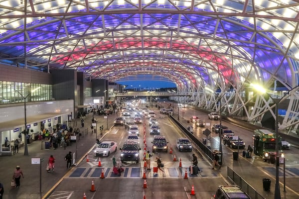 May 25, 2023 Hartsfield-Jackson International Airport: Here travelers surge at the North Terminal at the airport Thursday morning, May 25, 2023 where Large crowds are expected to pass through Hartsfield-Jackson International Airport throughout the Memorial Day weekend. (John Spink / John.Spink@ajc.com)

