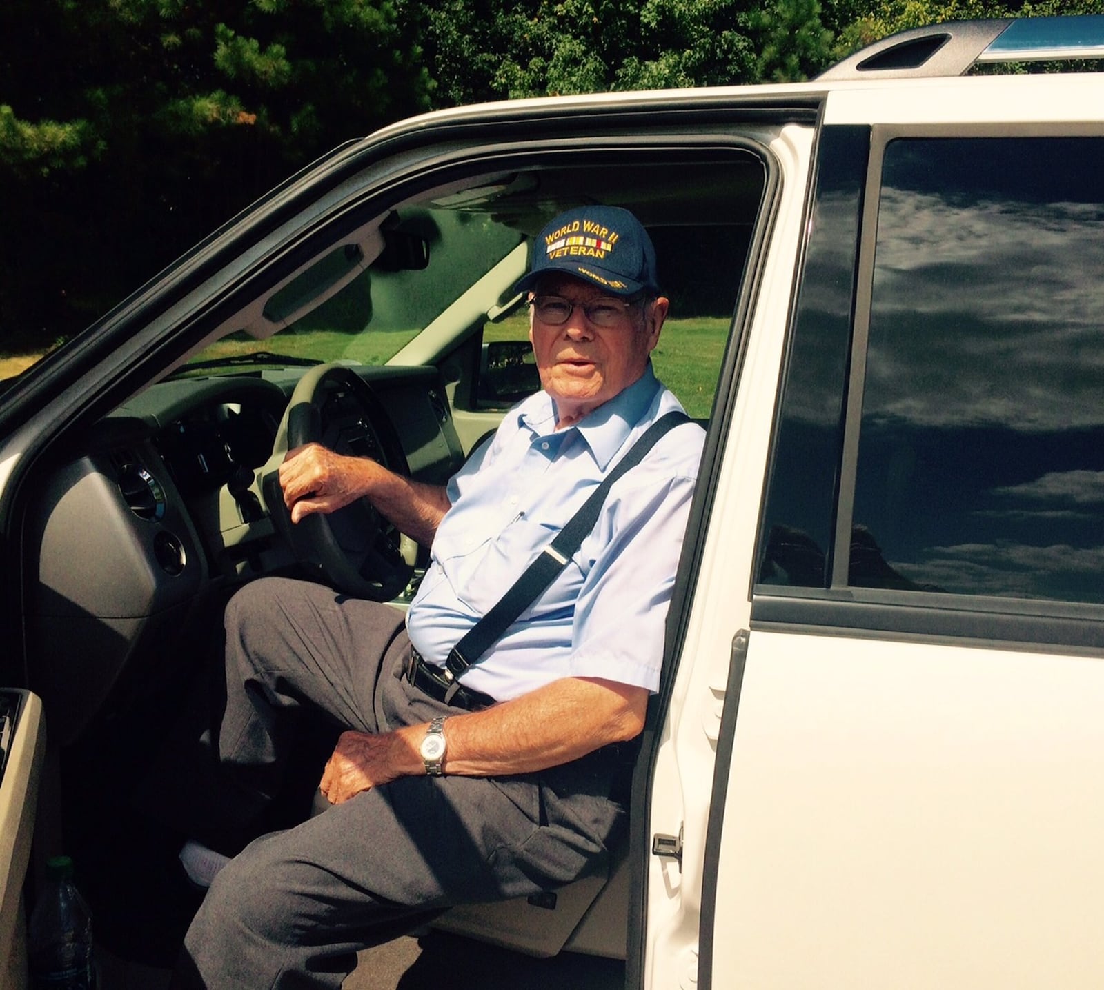 George Wilkerson, World War II artillery man, in 2015 at the Floral Hills cemetery after attending the funeral of fellow veteran Carl Beck. Photo by BILL TORPY