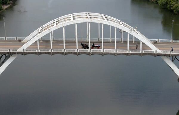 July 26, 2020 Selma, Alabama - A horse-drawn caisson carrying the body ofÊCongressman John Lewis crosses Edmund Pettus Bridge for The Final Crossing on Sunday, July 26, 2020. (Hyosub Shin / Hyosub.Shin@ajc.com)